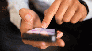Smarter people use iPhones - study